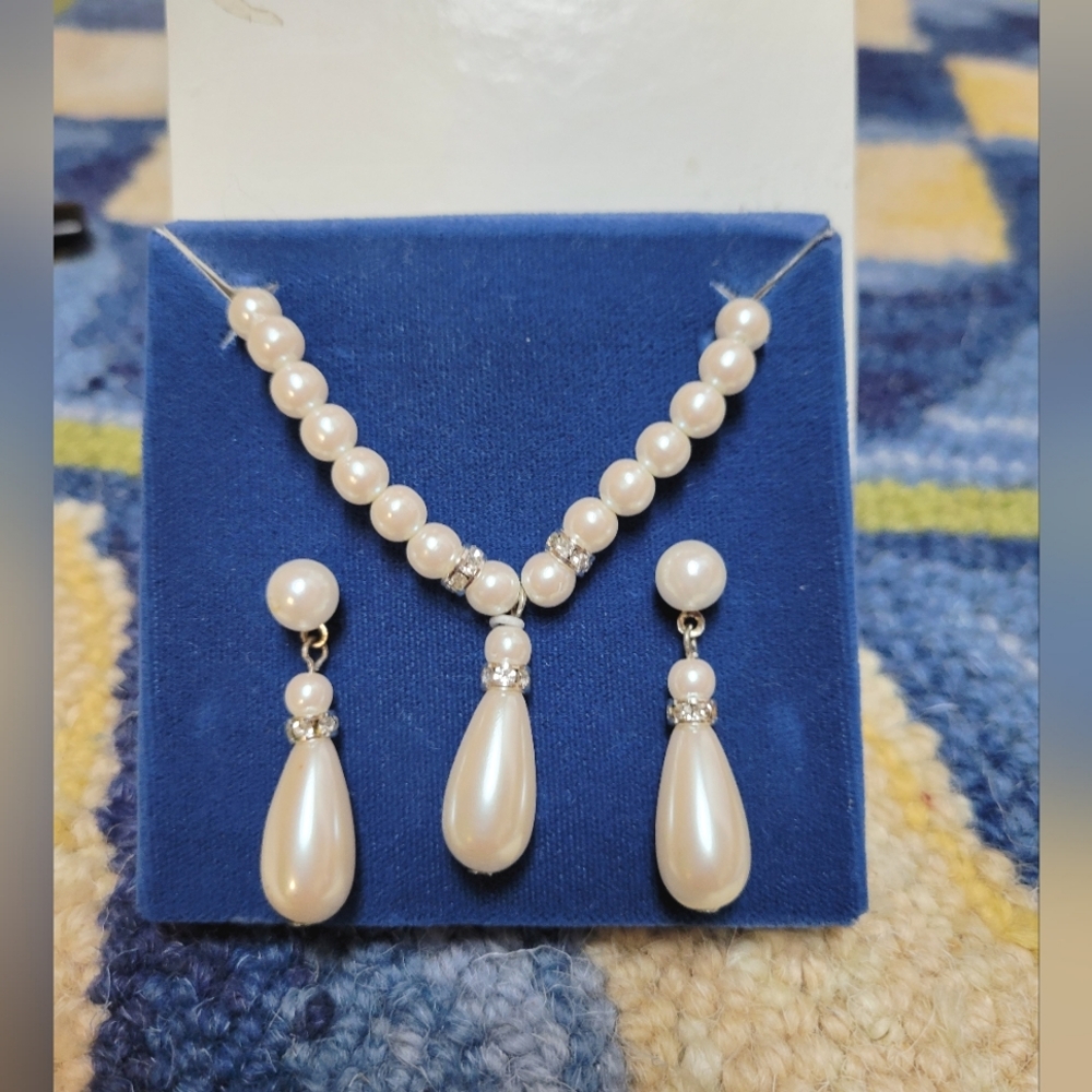 Necklace and Earring Set by Richelieu